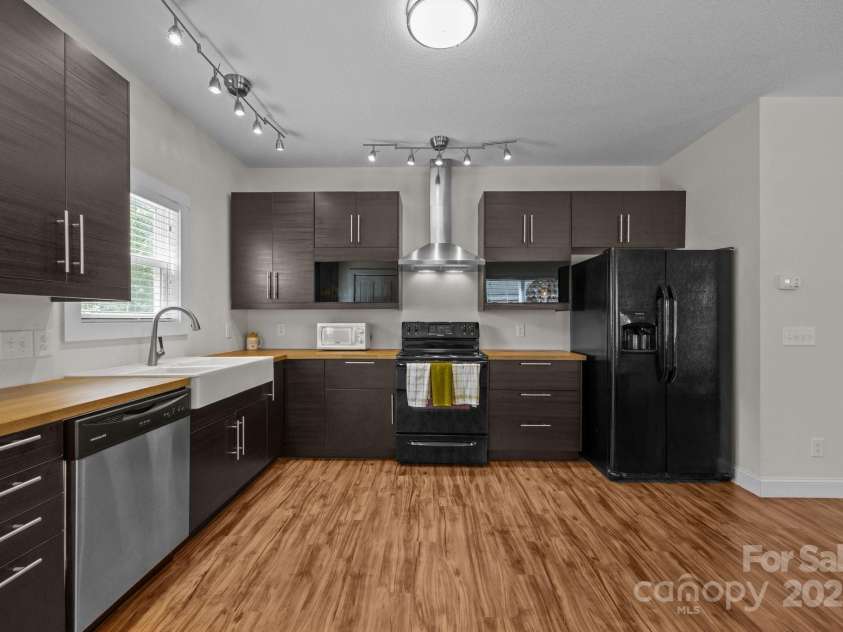 25 Mill Creek Loop, Asheville, NC 28806.  MLS# CAR4257997, YatesRealty ID 13404. 