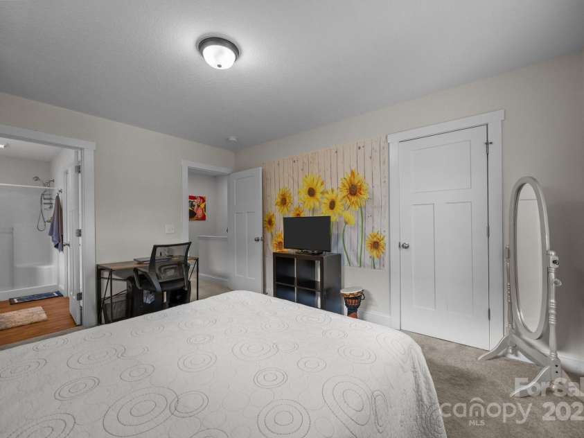 25 Mill Creek Loop, Asheville, NC 28806.  MLS# CAR4257997, YatesRealty ID 13404. 