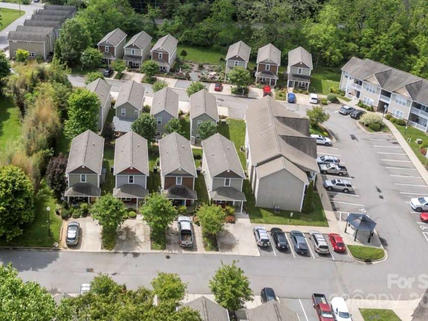 25 Mill Creek Loop, Asheville, NC 28806.  MLS# CAR4257997, YatesRealty ID 13404. Small, welcoming community