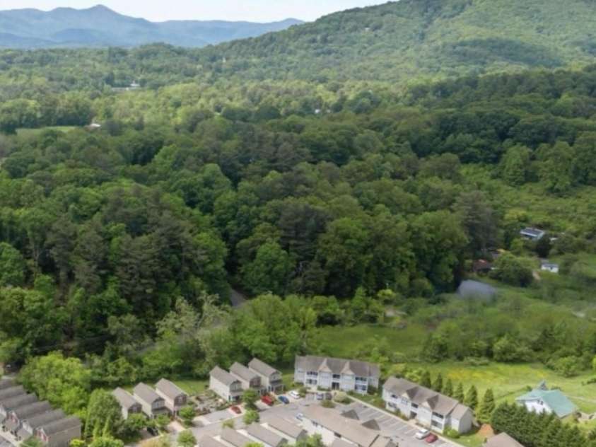 25 Mill Creek Loop, Asheville, NC 28806.  MLS# CAR4257997, YatesRealty ID 13404. So beautiful and only 4.5 miles to Asheville
