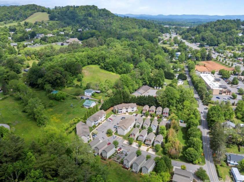 25 Mill Creek Loop, Asheville, NC 28806.  MLS# CAR4257997, YatesRealty ID 13404. Tucked away in quiet, lush surroundings yet CVS is just around the corner.