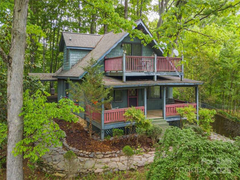 318 Sandsridge Way, Waynesville, NC 28785.  MLS# CAR4258797, YatesRealty ID 13405. 