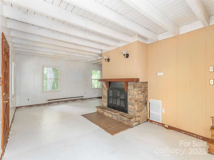 318 Sandsridge Way, Waynesville, NC 28785.  MLS# CAR4258797, YatesRealty ID 13405. 