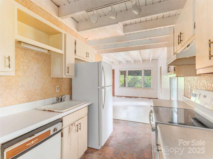 318 Sandsridge Way, Waynesville, NC 28785.  MLS# CAR4258797, YatesRealty ID 13405. 