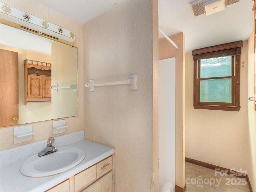 318 Sandsridge Way, Waynesville, NC 28785.  MLS# CAR4258797, YatesRealty ID 13405. 