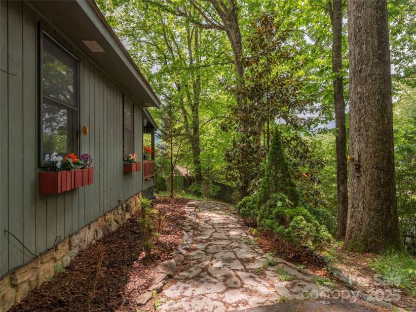 318 Sandsridge Way, Waynesville, NC 28785.  MLS# CAR4258797, YatesRealty ID 13405. 