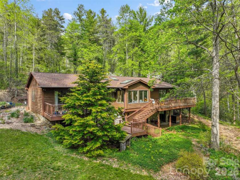 120 Carter Cove Road, Asheville, NC 28804.  MLS# CAR4370241, YatesRealty ID 13406. 