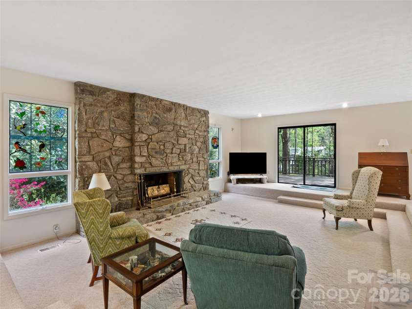 120 Carter Cove Road, Asheville, NC 28804.  MLS# CAR4370241, YatesRealty ID 13406. 