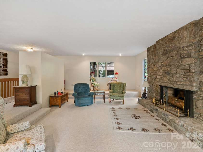 120 Carter Cove Road, Asheville, NC 28804.  MLS# CAR4370241, YatesRealty ID 13406. 
