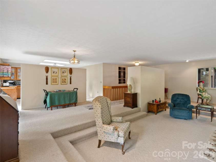 120 Carter Cove Road, Asheville, NC 28804.  MLS# CAR4370241, YatesRealty ID 13406. 