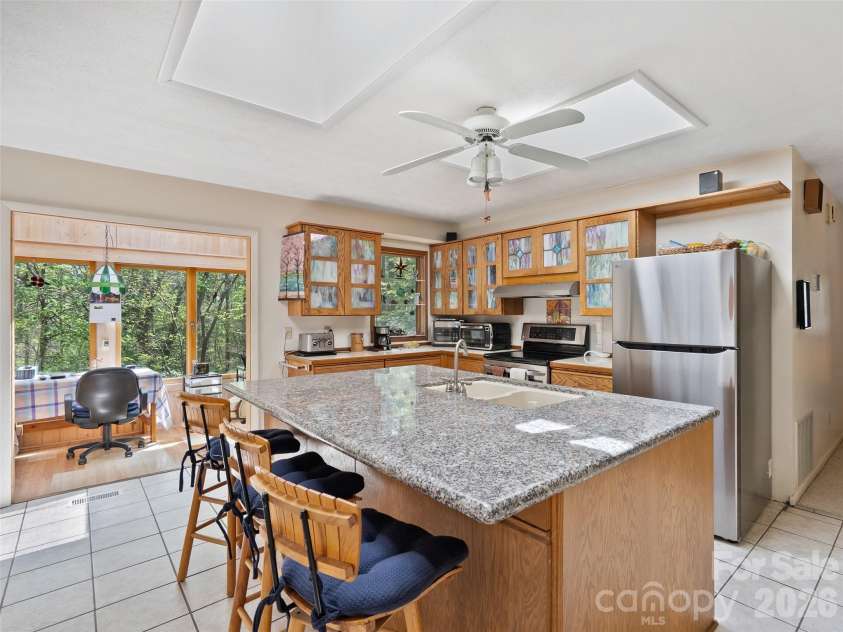 120 Carter Cove Road, Asheville, NC 28804.  MLS# CAR4370241, YatesRealty ID 13406. 