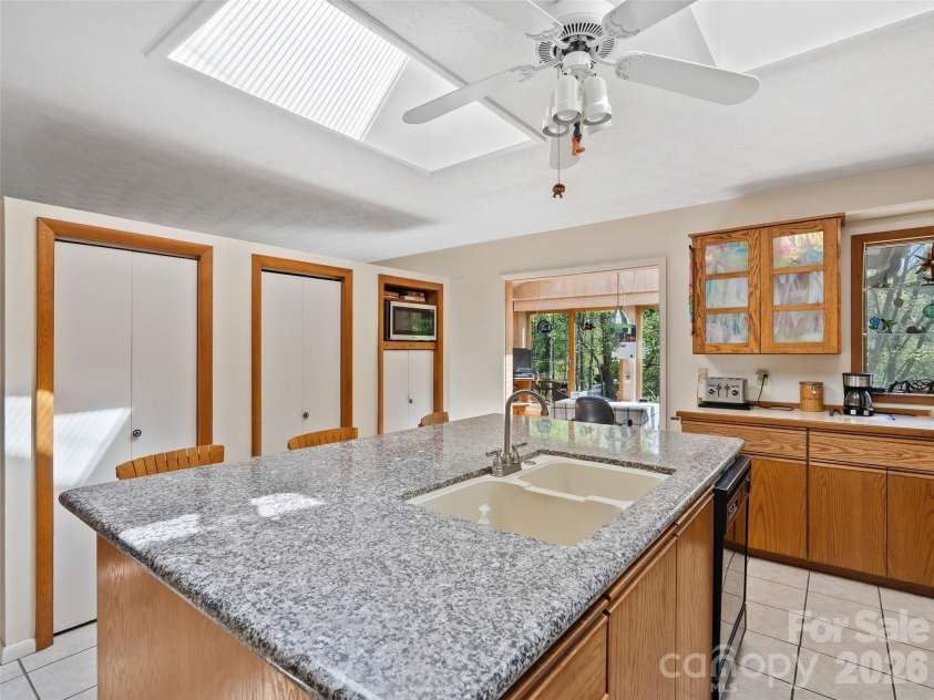 120 Carter Cove Road, Asheville, NC 28804.  MLS# CAR4370241, YatesRealty ID 13406. 