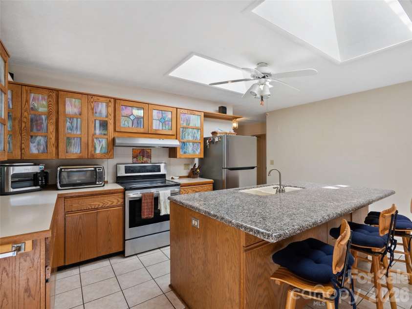 120 Carter Cove Road, Asheville, NC 28804.  MLS# CAR4370241, YatesRealty ID 13406. 