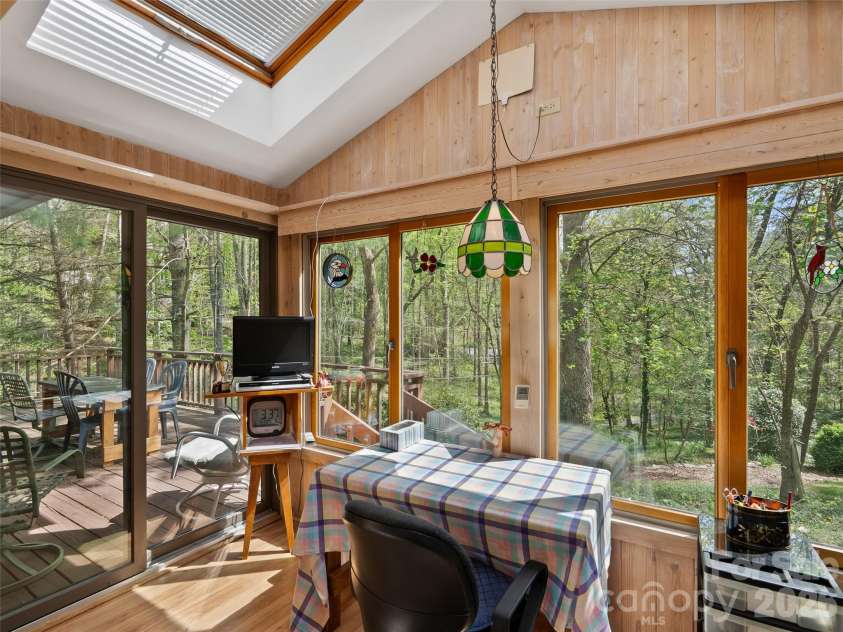 120 Carter Cove Road, Asheville, NC 28804.  MLS# CAR4370241, YatesRealty ID 13406. 