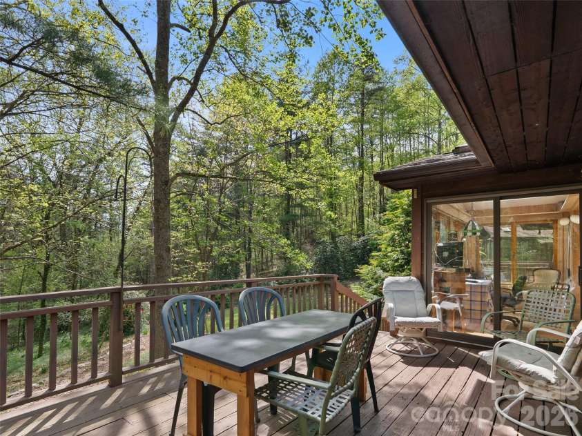 120 Carter Cove Road, Asheville, NC 28804.  MLS# CAR4370241, YatesRealty ID 13406. 