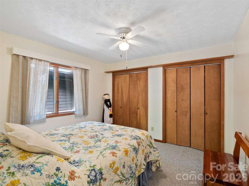 120 Carter Cove Road, Asheville, NC 28804.  MLS# CAR4370241, YatesRealty ID 13406. 