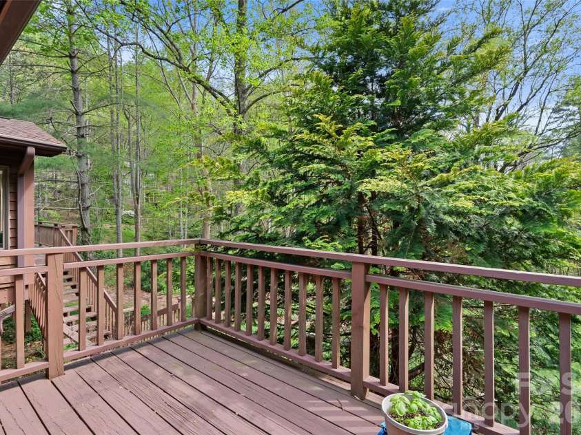 120 Carter Cove Road, Asheville, NC 28804.  MLS# CAR4370241, YatesRealty ID 13406. 