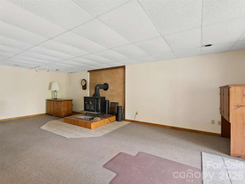 120 Carter Cove Road, Asheville, NC 28804.  MLS# CAR4370241, YatesRealty ID 13406. 