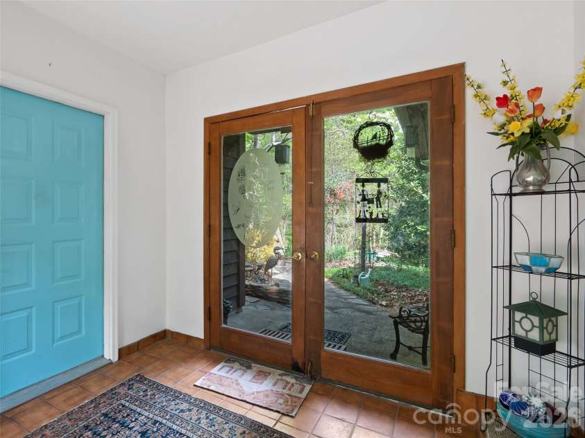 120 Carter Cove Road, Asheville, NC 28804.  MLS# CAR4370241, YatesRealty ID 13406. 