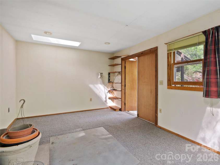 120 Carter Cove Road, Asheville, NC 28804.  MLS# CAR4370241, YatesRealty ID 13406. 