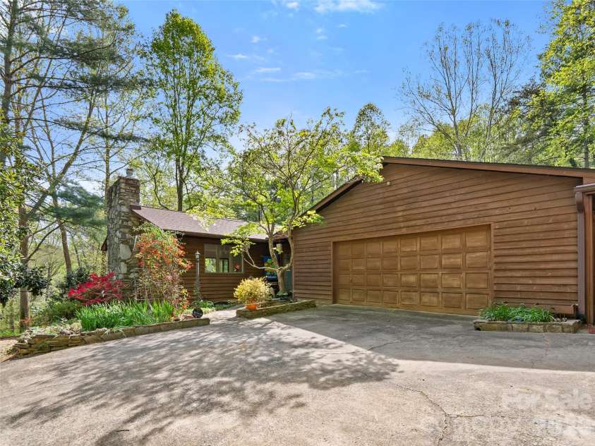 120 Carter Cove Road, Asheville, NC 28804.  MLS# CAR4370241, YatesRealty ID 13406. 