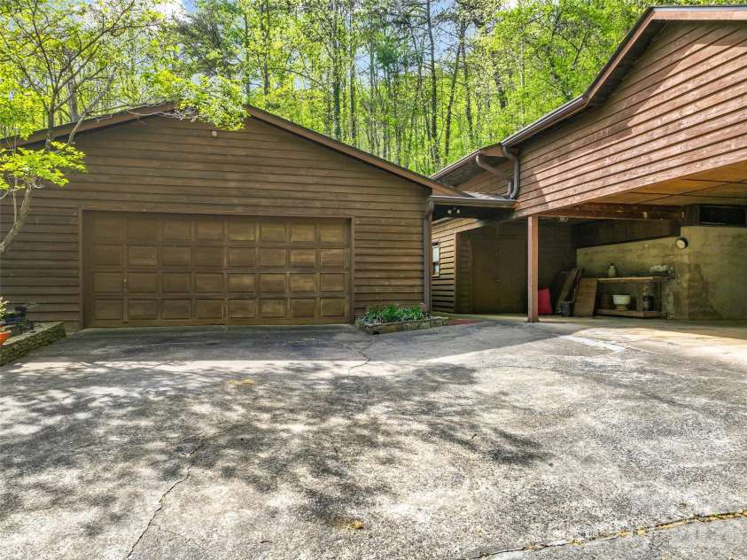 120 Carter Cove Road, Asheville, NC 28804.  MLS# CAR4370241, YatesRealty ID 13406. 