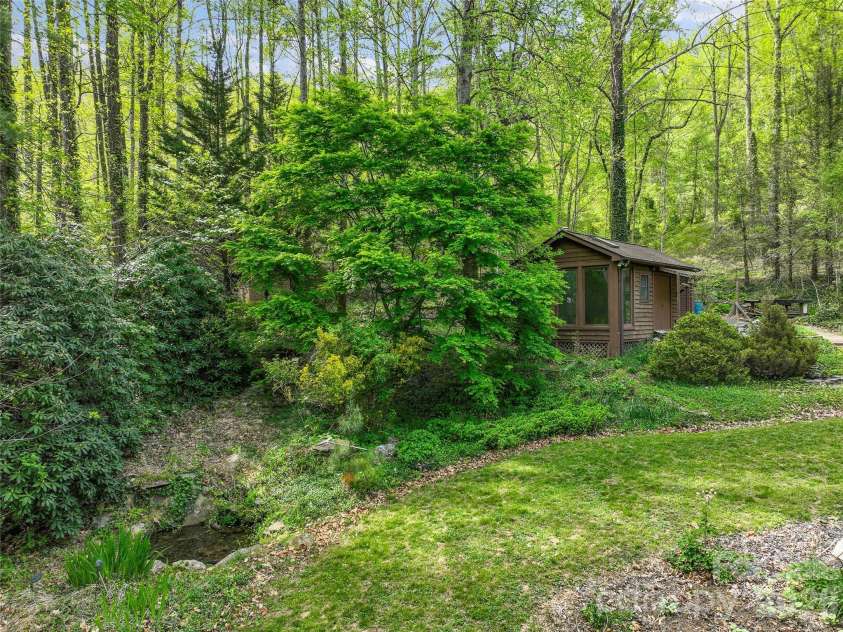 120 Carter Cove Road, Asheville, NC 28804.  MLS# CAR4370241, YatesRealty ID 13406. 