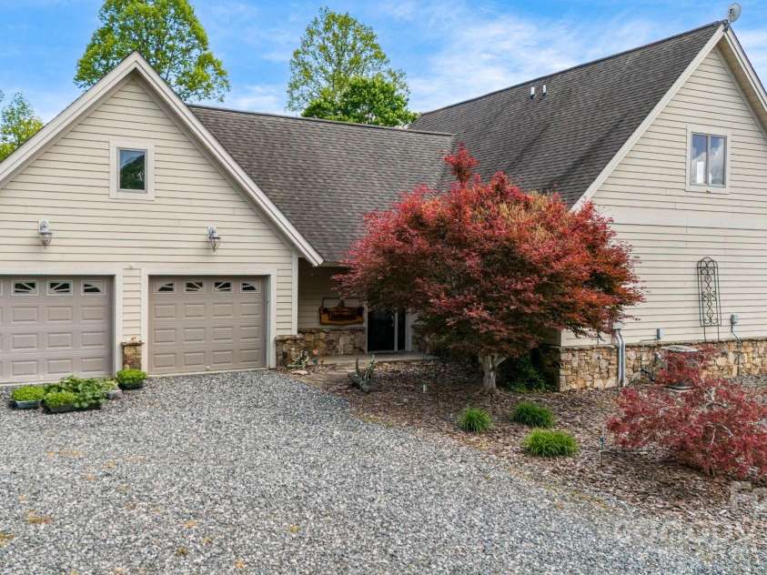 2912 Windswept Ridge Road, Marshall, NC 28753.  MLS# CAR4258178, YatesRealty ID 13406. 