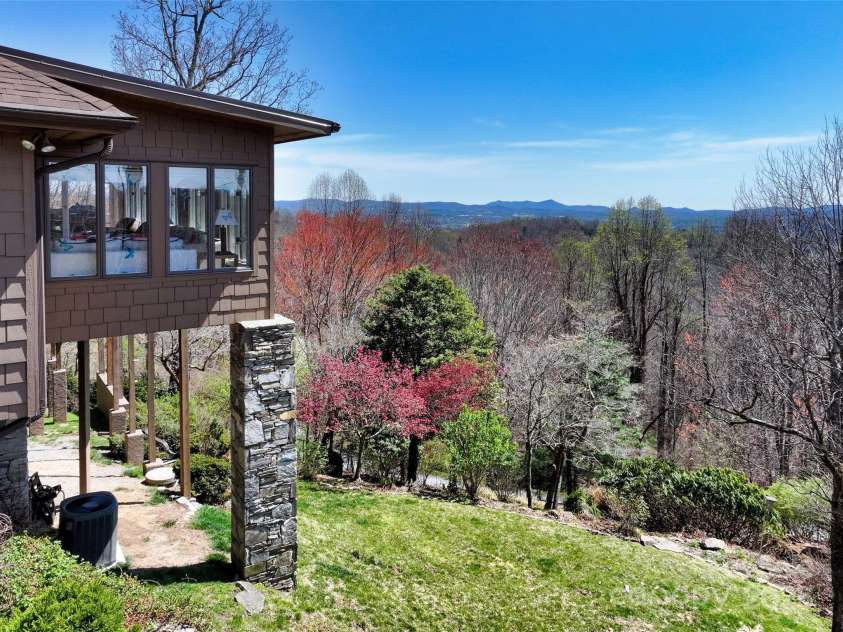 300 Roberts Drive, Hendersonville, NC 28739.  MLS# CAR4320767, YatesRealty ID 13407. 