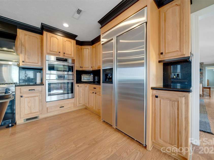 300 Roberts Drive, Hendersonville, NC 28739.  MLS# CAR4320767, YatesRealty ID 13407. 