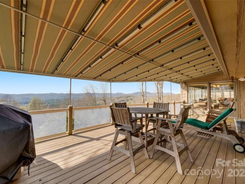 300 Roberts Drive, Hendersonville, NC 28739.  MLS# CAR4320767, YatesRealty ID 13407. 