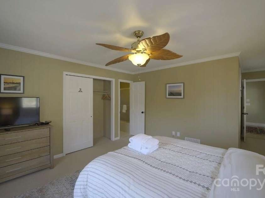 300 Roberts Drive, Hendersonville, NC 28739.  MLS# CAR4320767, YatesRealty ID 13407. 