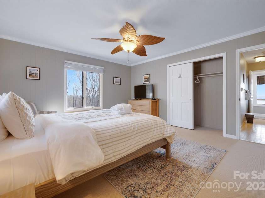 300 Roberts Drive, Hendersonville, NC 28739.  MLS# CAR4320767, YatesRealty ID 13407. 