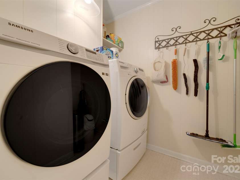 300 Roberts Drive, Hendersonville, NC 28739.  MLS# CAR4320767, YatesRealty ID 13407. 