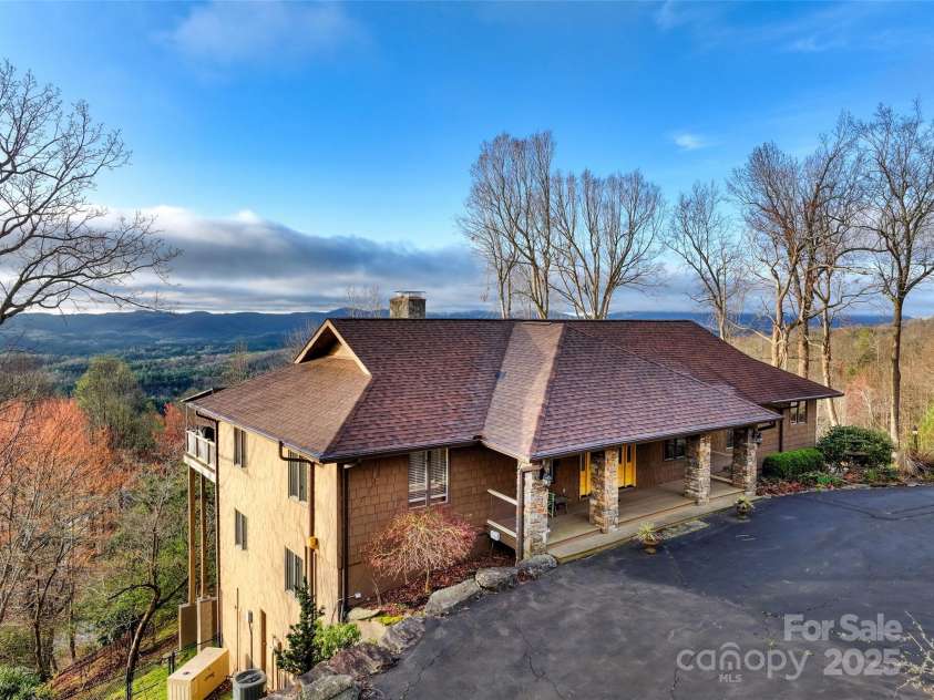 300 Roberts Drive, Hendersonville, NC 28739.  MLS# CAR4320767, YatesRealty ID 13407. 