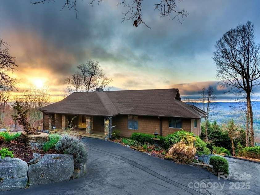 300 Roberts Drive, Hendersonville, NC 28739.  MLS# CAR4320767, YatesRealty ID 13407. 