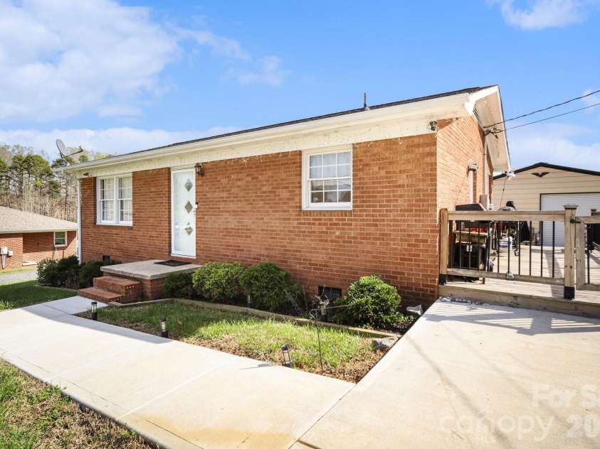 6408 River Bend Road, Concord, NC 28025.  MLS# CAR4359984, YatesRealty ID 13407. 