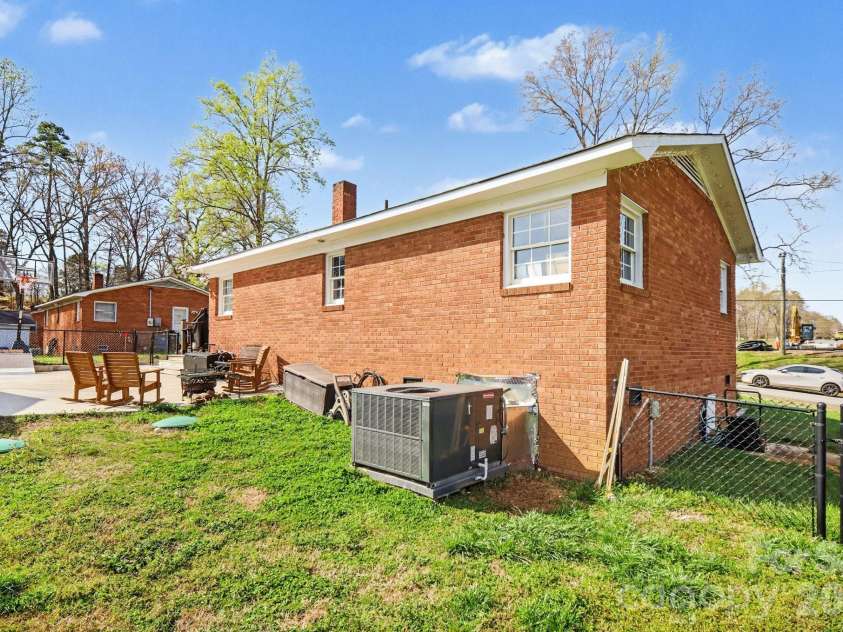 6408 River Bend Road, Concord, NC 28025.  MLS# CAR4359984, YatesRealty ID 13407. 