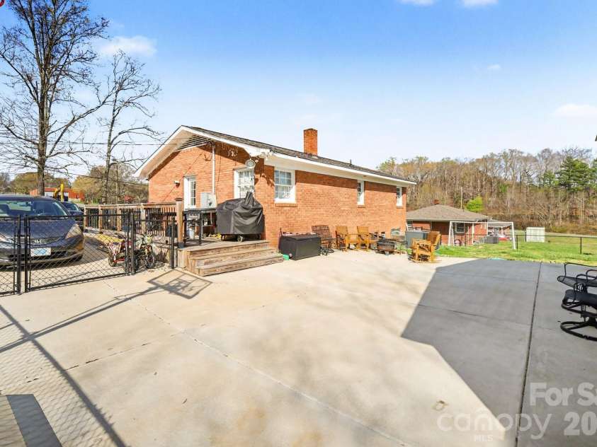 6408 River Bend Road, Concord, NC 28025.  MLS# CAR4359984, YatesRealty ID 13407. 