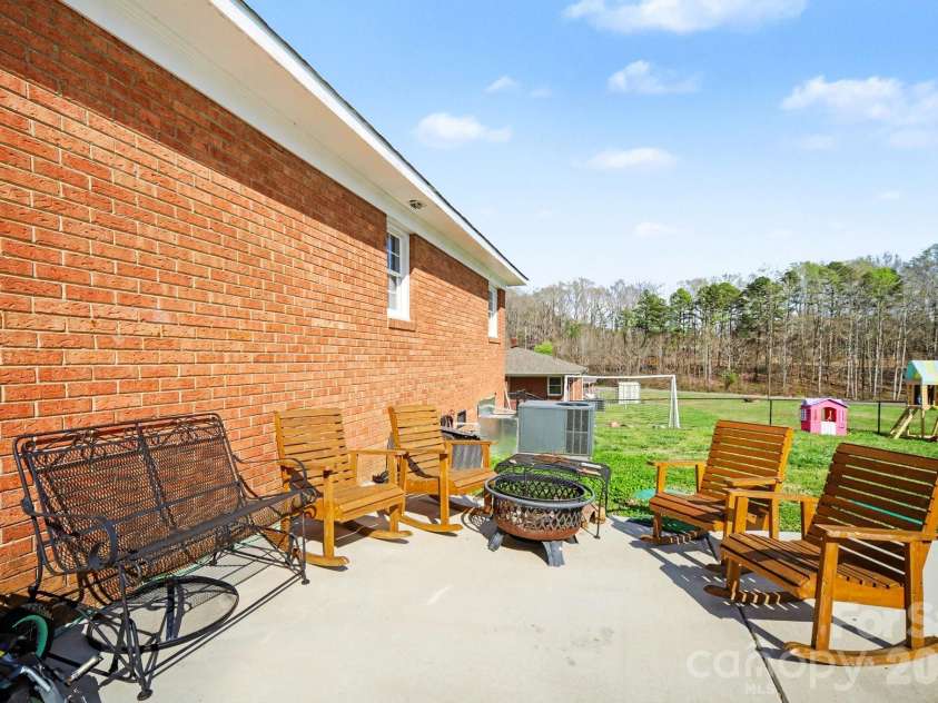 6408 River Bend Road, Concord, NC 28025.  MLS# CAR4359984, YatesRealty ID 13407. 