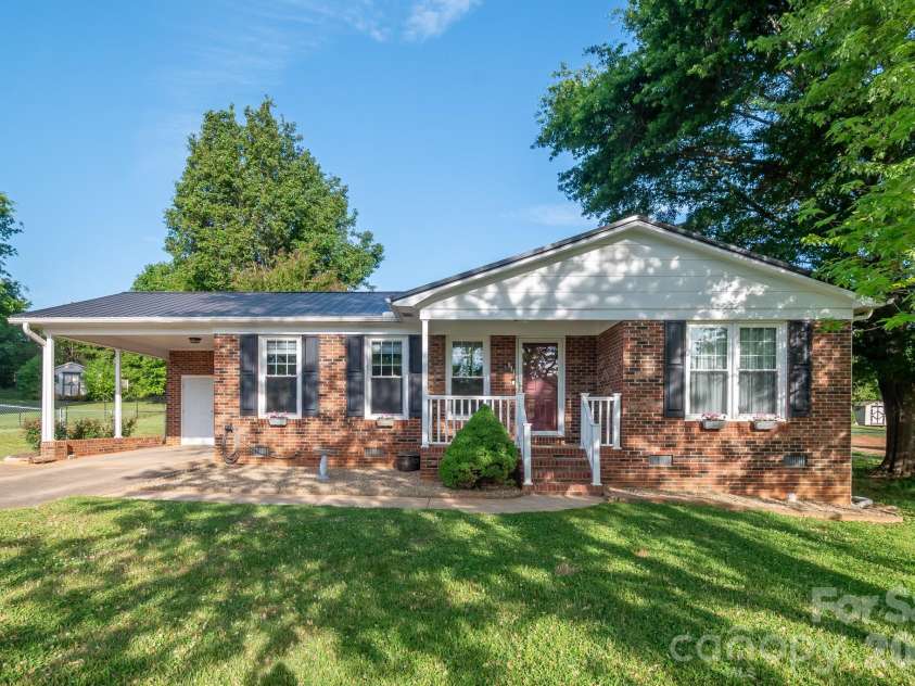 111 Southglenn Drive, Shelby, NC 28152.  MLS# CAR4369764, YatesRealty ID 13409. 