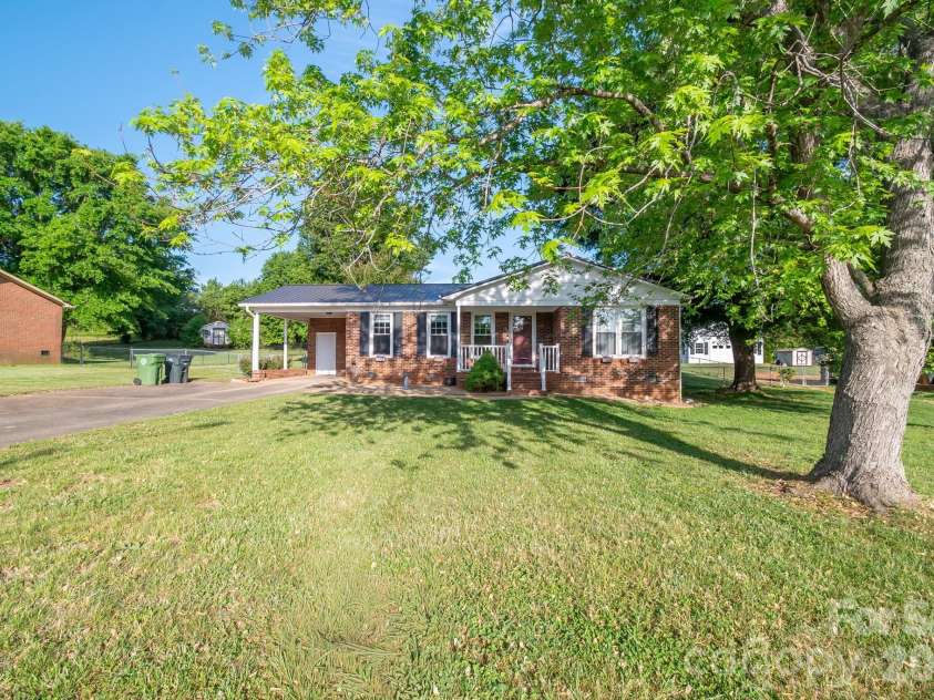 111 Southglenn Drive, Shelby, NC 28152.  MLS# CAR4369764, YatesRealty ID 13409. 