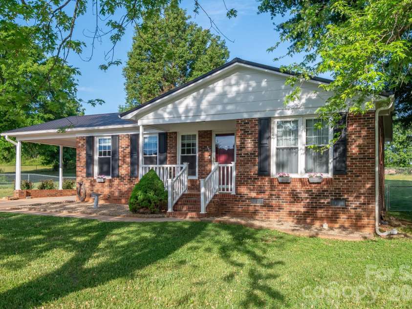 111 Southglenn Drive, Shelby, NC 28152.  MLS# CAR4369764, YatesRealty ID 13409. 