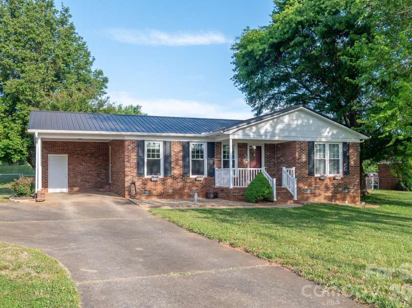 111 Southglenn Drive, Shelby, NC 28152.  MLS# CAR4369764, YatesRealty ID 13409. 