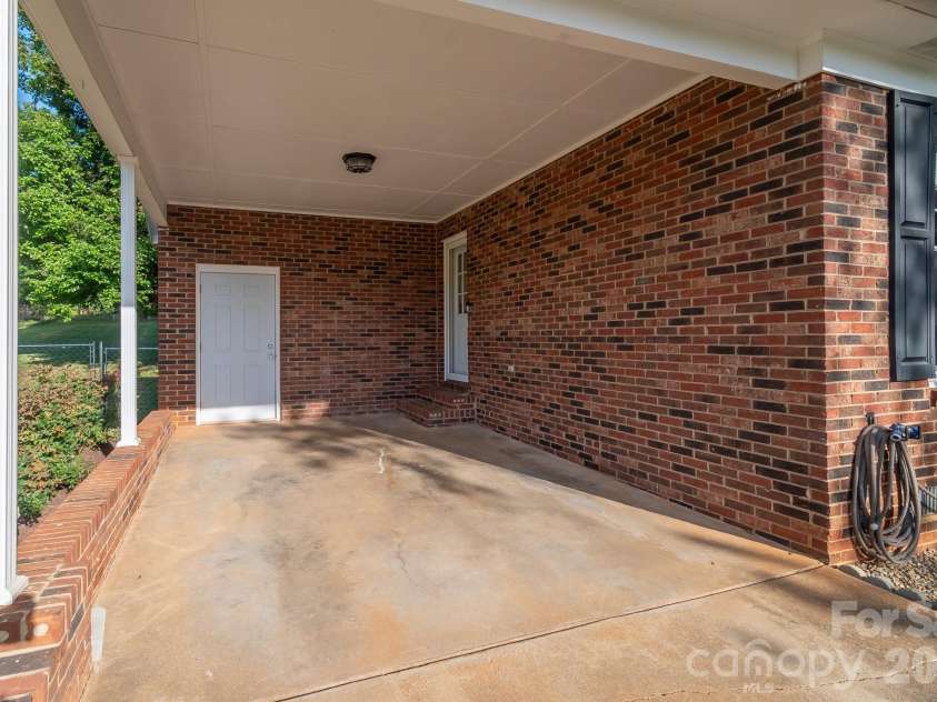 111 Southglenn Drive, Shelby, NC 28152.  MLS# CAR4369764, YatesRealty ID 13409. 