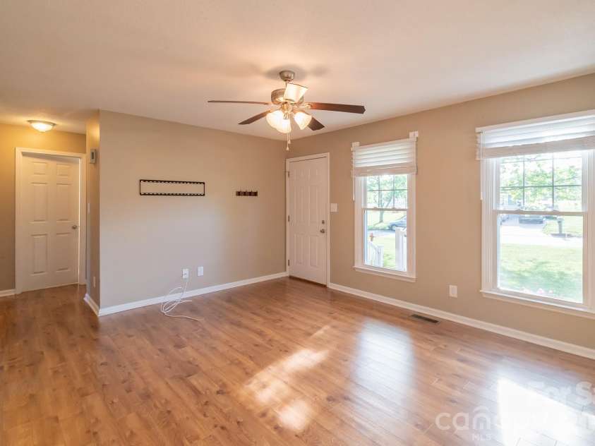 111 Southglenn Drive, Shelby, NC 28152.  MLS# CAR4369764, YatesRealty ID 13409. 