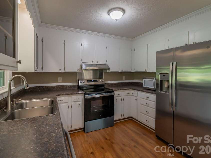 111 Southglenn Drive, Shelby, NC 28152.  MLS# CAR4369764, YatesRealty ID 13409. 