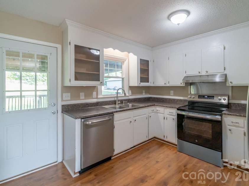 111 Southglenn Drive, Shelby, NC 28152.  MLS# CAR4369764, YatesRealty ID 13409. 
