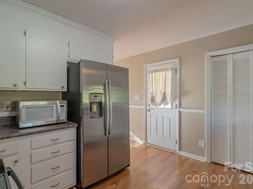 111 Southglenn Drive, Shelby, NC 28152.  MLS# CAR4369764, YatesRealty ID 13409. 
