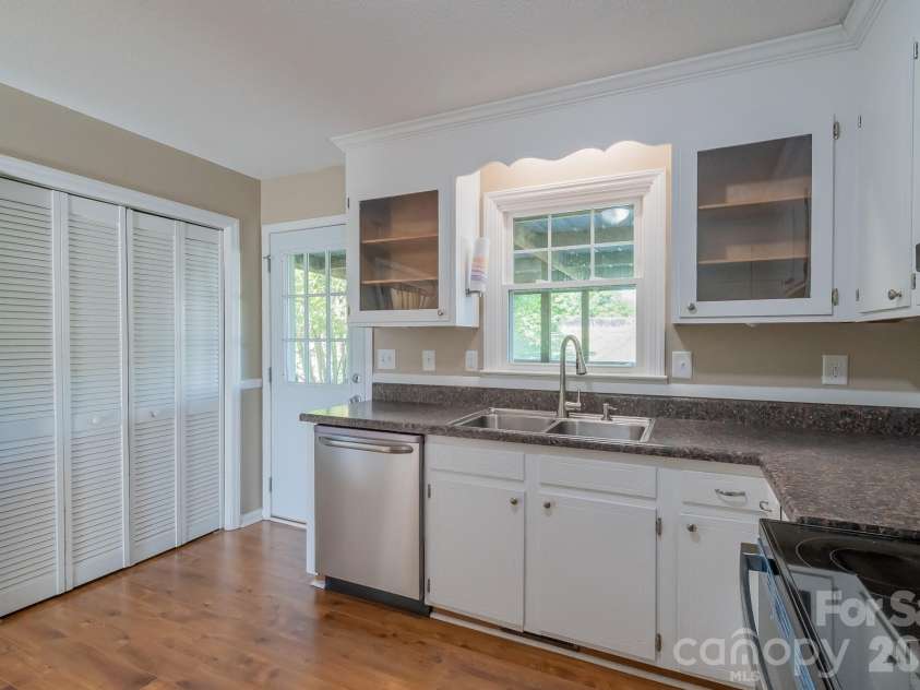 111 Southglenn Drive, Shelby, NC 28152.  MLS# CAR4369764, YatesRealty ID 13409. 